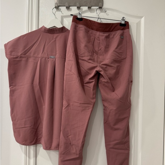 Figs Mauve Scrub Set with Teal Accents XS size - Picture 2 of 2